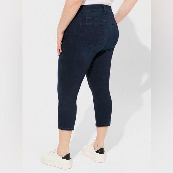 NWT Torrid Crop Bombshell Skinny Premium Stretch - Picture 4 of 10